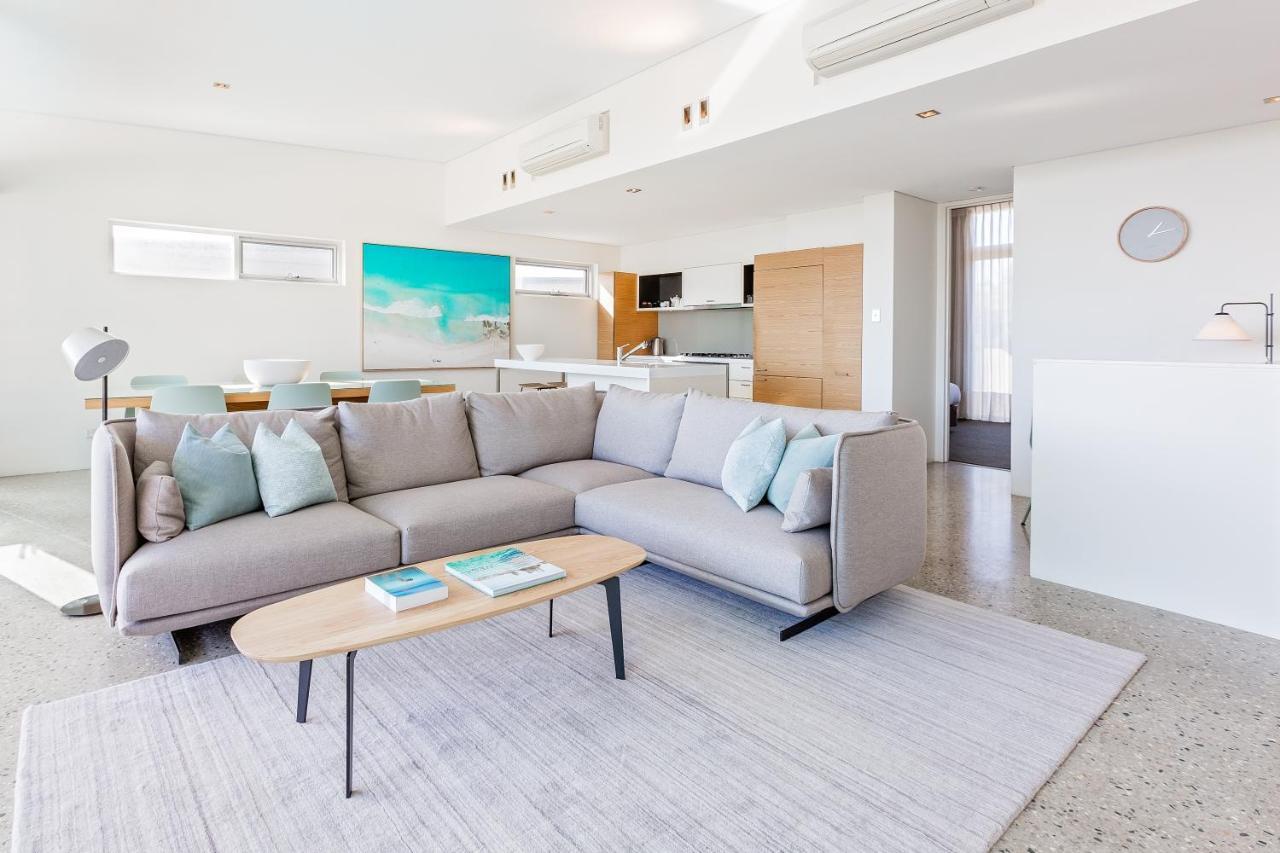 Smiths Beach Resort Yallingup Exterior photo A living room in a typical apartment at the complex